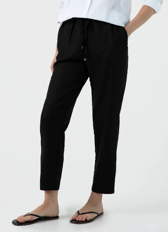 Women's Drawstring Tapered Trouser in Black Trousers Cargo pockets